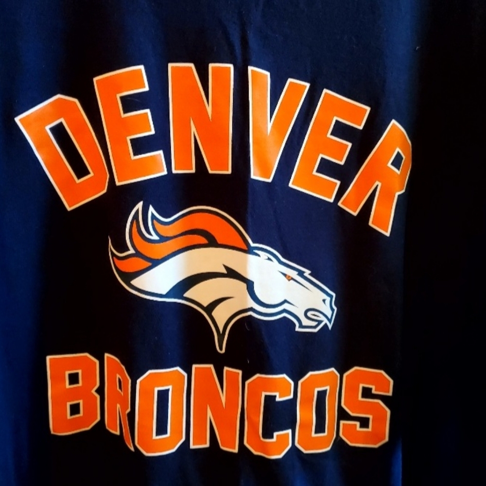 Denver Broncos football T-shirt size 2X